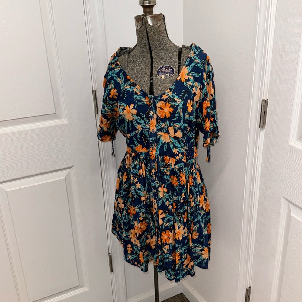 REDUCED 🤍 Women’s size Large Lagaci Floral Summer Dress